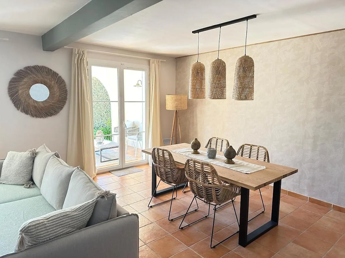 Hébergement de vacances Jolie Maison, 3 Chambres, Jardin, Piscine Partagee Roquebrune-sur Argens France